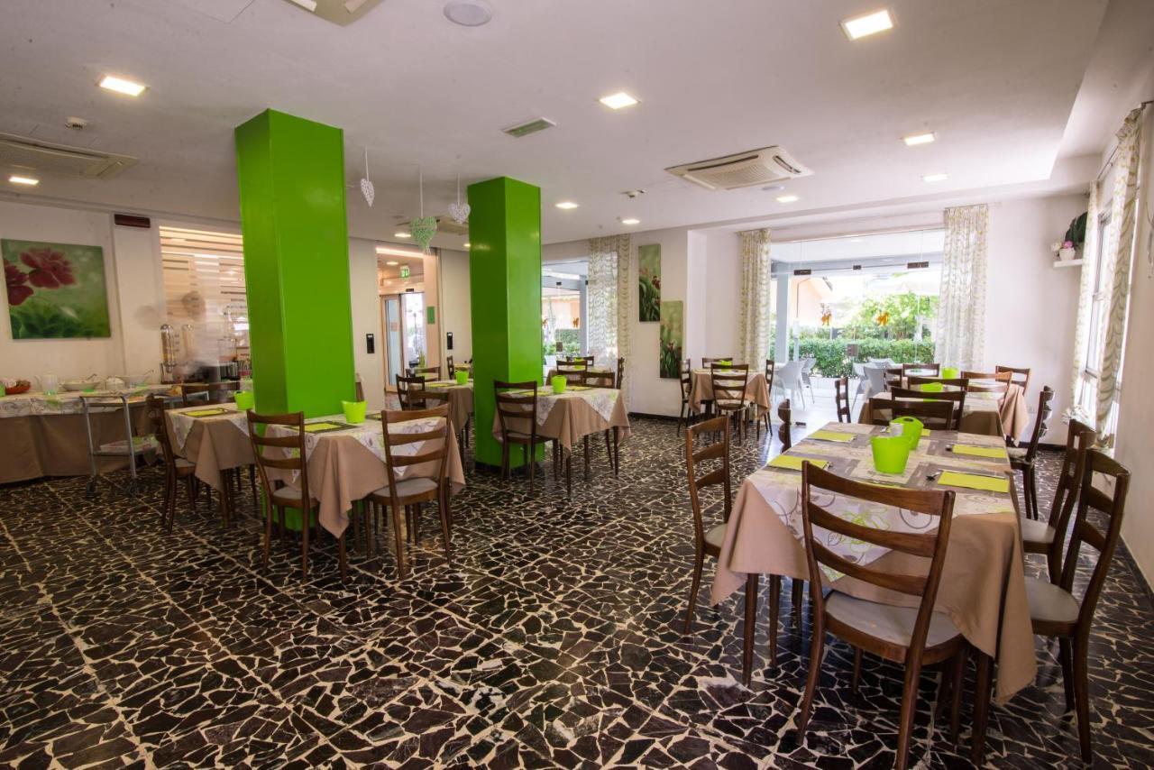 Hotel Nuova Riccione Zewnętrze zdjęcie