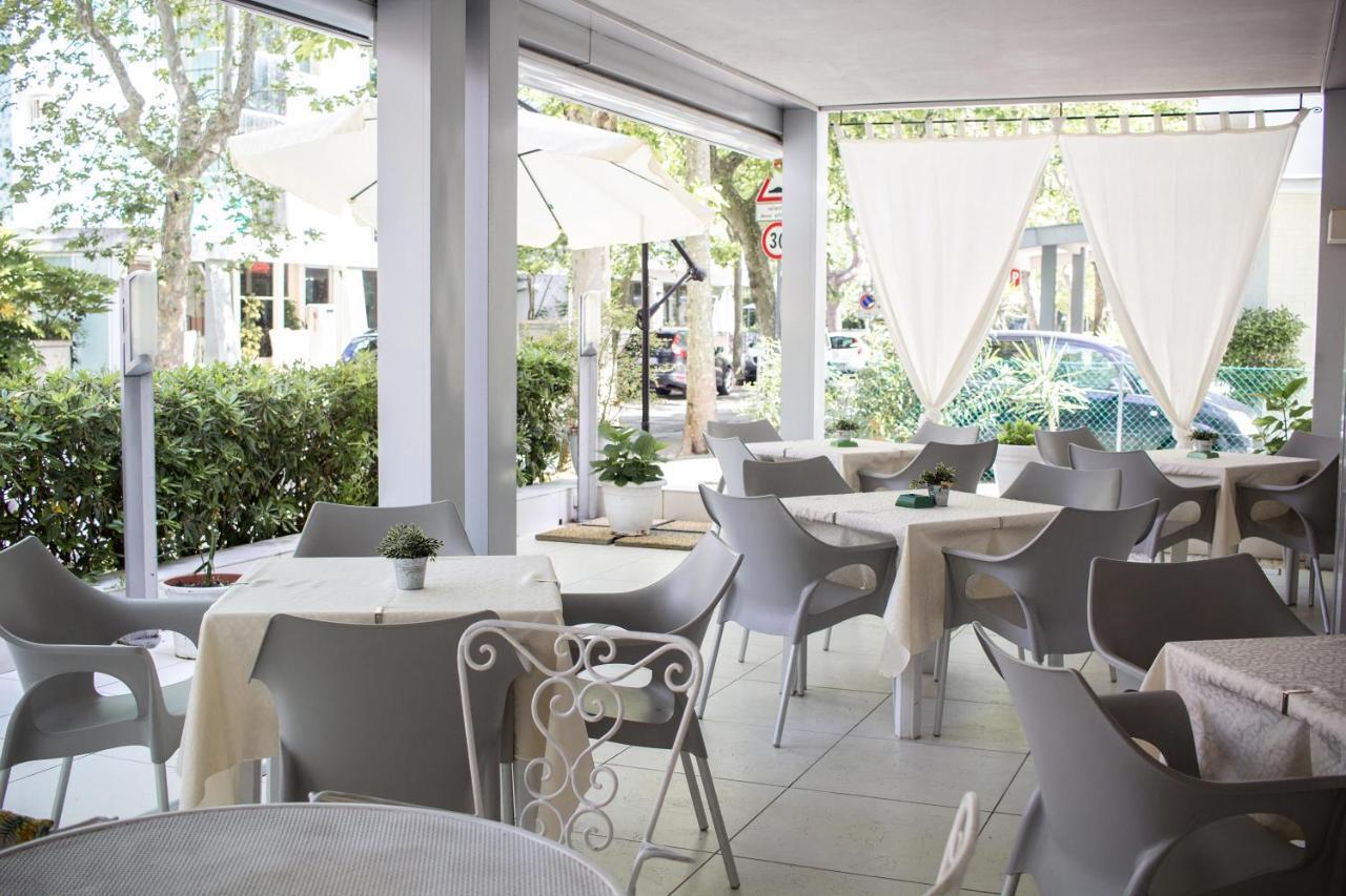 Hotel Nuova Riccione Zewnętrze zdjęcie